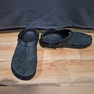 Crocs men's size 10 black shoes